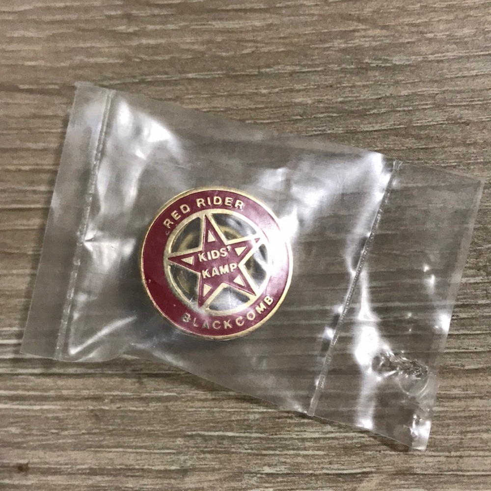 Vintage Kids Kamp Blackcomb RED RIDERS Ski Skiing Resort Travel Pin